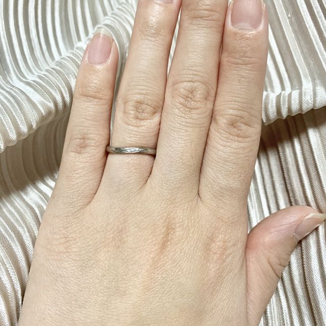 【JEWELRY STUDIO Advance(ジュエリースタジオアドバンス)の口コミ】 シンプルで上品な見た目が決めてで選びました。実際に付けてみてダイヤモ…