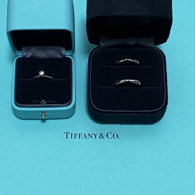 【ティファニー(Tiffany & Co.)の口コミ】 婚約指輪はセッティングにしました。
主人と一緒に見に行きました。
ダイ…