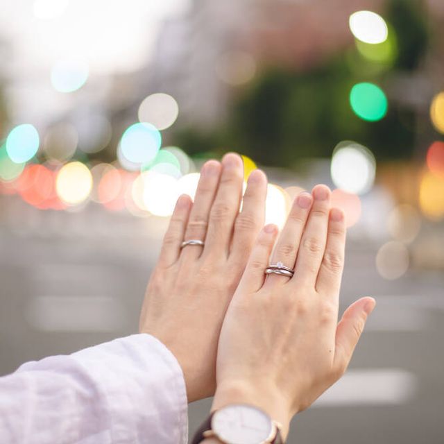 【ティファニー(Tiffany & Co.)の口コミ】 婚約指輪はセッティングにしました。
主人と一緒に見に行きました。
ダイ…