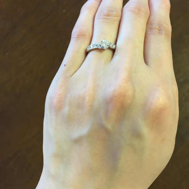 【TOKYO PEARLの口コミ】 婚約指輪でも、デザイン性のあるものがよかったので、ハーフエタニティの…