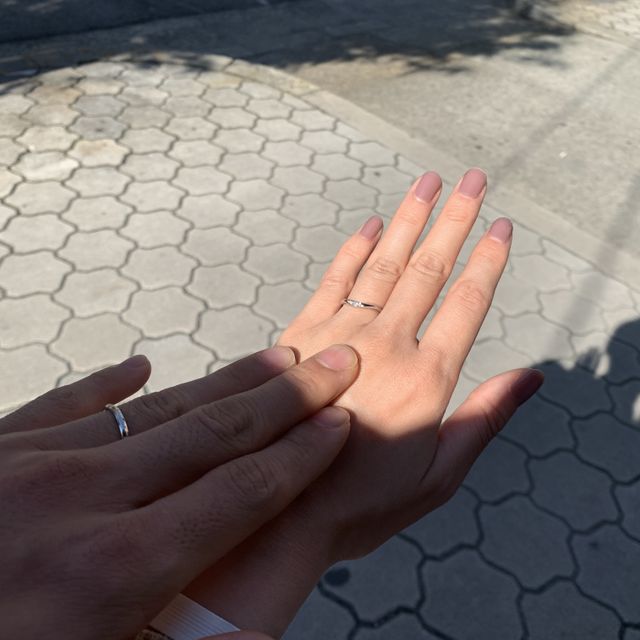 【ラザール ダイヤモンド(LAZARE DIAMOND)の口コミ】 ダイアモンドが程よく埋め込まれているデザインが気に入り、こちらの指輪…