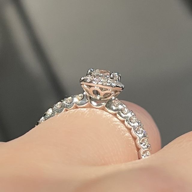 【エクセルコダイヤモンド(EXELCO DIAMOND)の口コミ】 王道なデザインが多かったですが、店頭にはHPに載っていないデザインもあ…