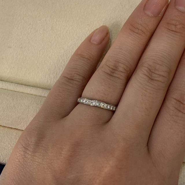 【ヴァンドーム青山(VENDOME AOYAMA)の口コミ】 どの指輪もとても綺麗でしたが、こちらのダイヤが並んでいるものはとても…