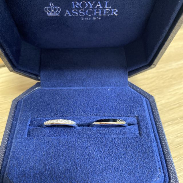 【ROYAL ASSCHER(ロイヤル・アッシャー)の口コミ】 初めはシンプルな指輪を探していましたが、この指輪をつけた瞬間、着け心…