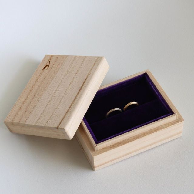 【鶴(mikoto)の口コミ】 結婚指輪なのでシンプル目なデザインをお願いしました。
いくつかデザイン…