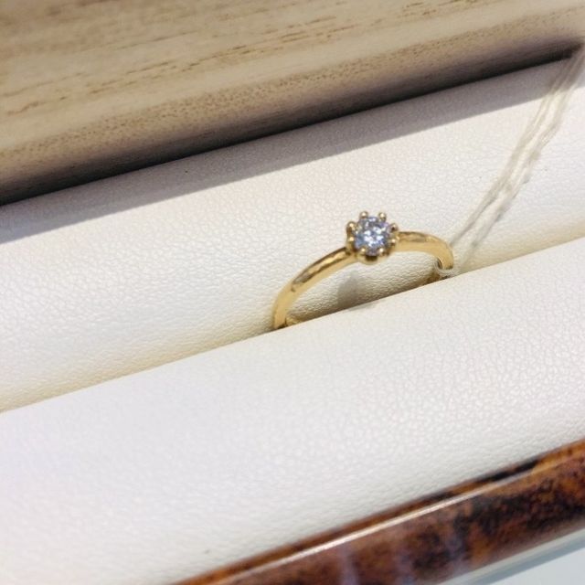 【YUKA HOJO(ユカホウジョウ)の口コミ】 プラチナではなくゴールド系のリングを探していました。リングのゴールド…