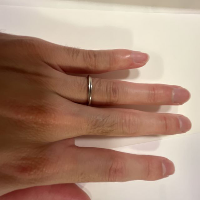 【銀座ダイヤモンドシライシの口コミ】 シンプルすぎるものも嫌だな思い多少デザイン性のあるものを探していまし…