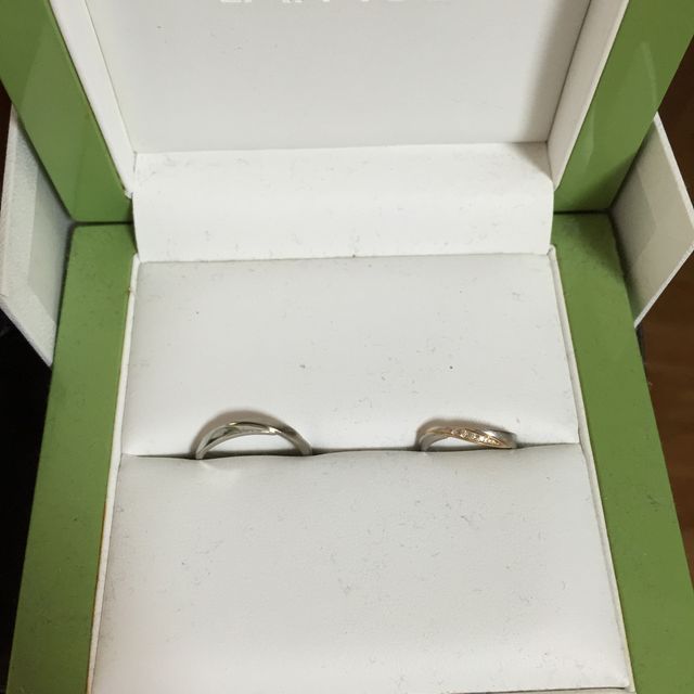 【LAPAGE(ラパージュ)の口コミ】 購入するお店は初めから決めていました。いろいろな結婚指はを見せて貰っ…