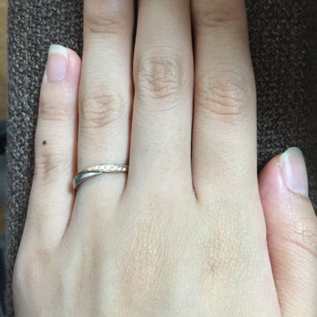 【LAPAGE(ラパージュ)の口コミ】 購入するお店は初めから決めていました。いろいろな結婚指はを見せて貰っ…
