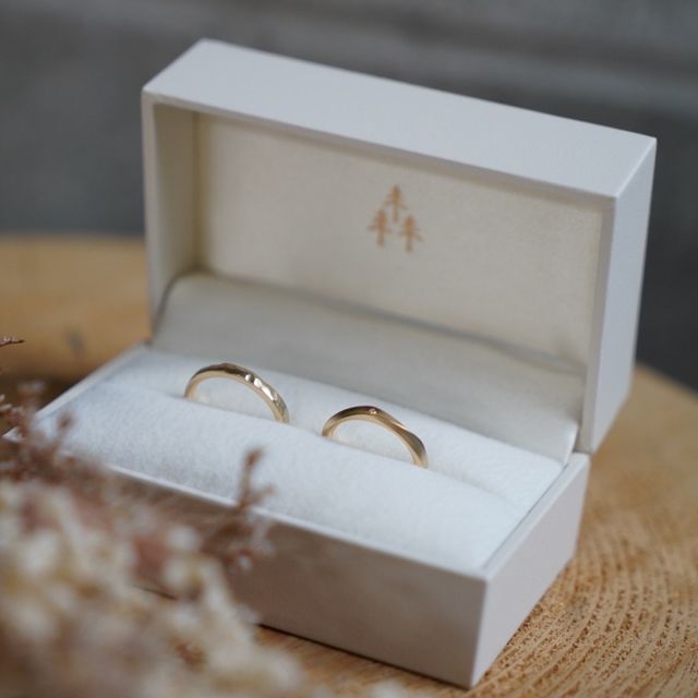 【THREE TREES(スリーツリーズ)の口コミ】 結婚指輪に全く興味を持っておらず、結婚指輪を購入しても私自身は日常的…