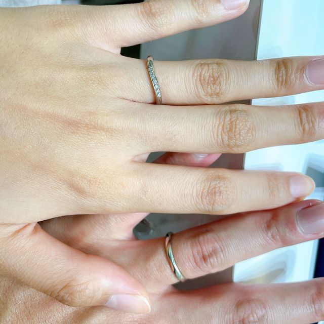 【4℃ BRIDAL(ヨンドシーブライダル)の口コミ】 お互いシンプルなデザインが好きで、好みのデザインが4℃だったので、4℃メ…