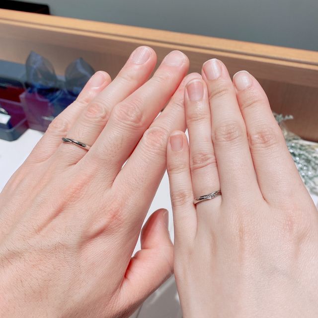 【エクセルコダイヤモンド(EXELCO DIAMOND)の口コミ】 自分たちの指にフィットしたことが1番の決め手でした。これから何十年も着…