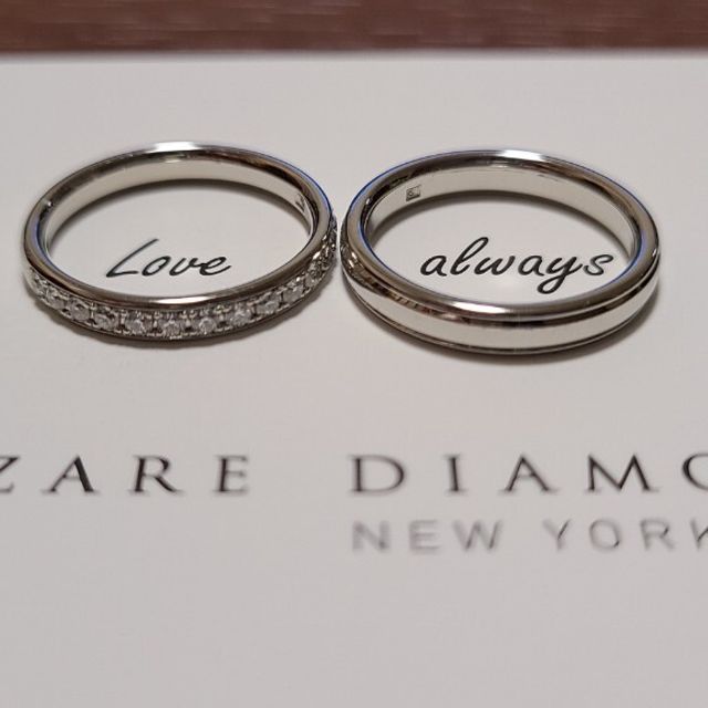 【ラザール ダイヤモンド(LAZARE DIAMOND)の口コミ】 丸みを帯びたデザインであり、両端の縁にラインの入ったデザインを見たと…