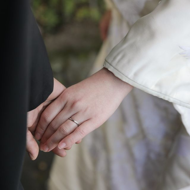 【PORTADA(ポルターダ)の口コミ】 他の指輪より派手で、目が惹きました。側面にダイヤが上下ついているので…