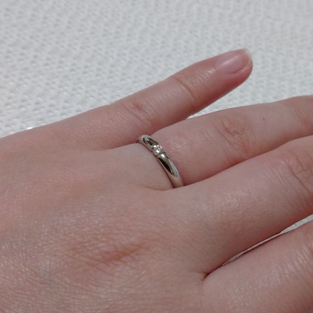 【銀座ダイヤモンドシライシの口コミ】 【指輪のデザイン】
当初は結婚指輪らしく定番の細身でシンプルな指輪を検…