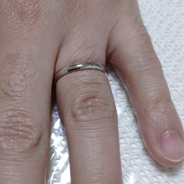 【銀座ダイヤモンドシライシの口コミ】 【指輪のデザイン】
当初は結婚指輪らしく定番の細身でシンプルな指輪を検…