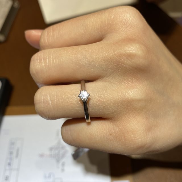 【TRECENTI(トレセンテ)の口コミ】 [指輪のデザインについて]
シンプルなデザインであり、さらにダイヤモンド…
