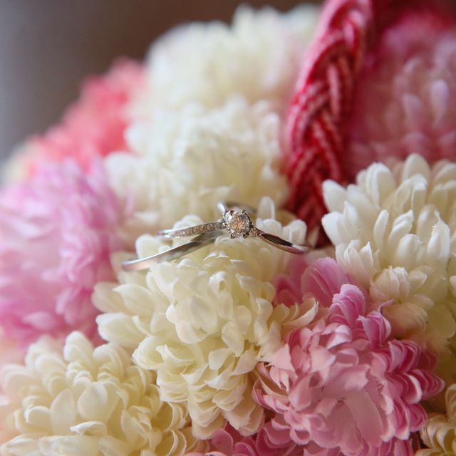 【俄(にわか)の口コミ】 優しいデザインが欲しかったので白鈴を選びました。指輪にはすべてストー…
