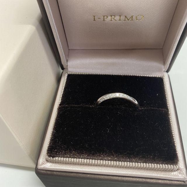 【アイプリモ(I-PRIMO)の口コミ】 ダイアが沢山入っている指輪が良かったので一目惚れでした。華奢なリング…