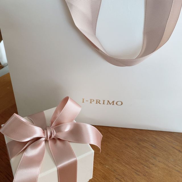 【アイプリモ(I-PRIMO)の口コミ】 ダイアが沢山入っている指輪が良かったので一目惚れでした。華奢なリング…