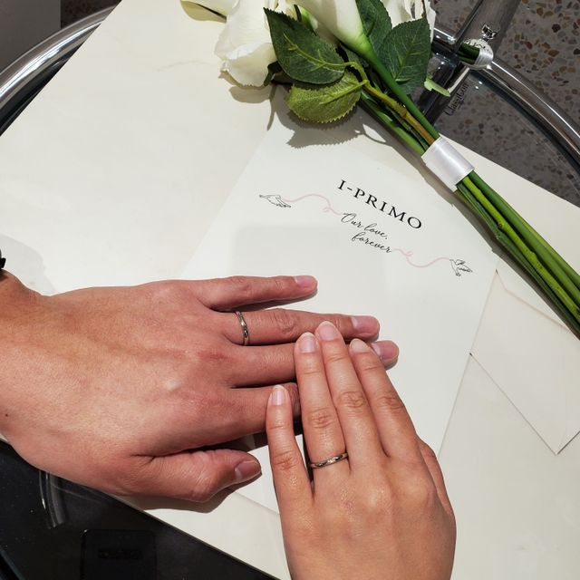 【アイプリモ(I-PRIMO)の口コミ】 ウェーブになっていて手に馴染みやすいデザインで、ダイヤが斜めに入って…