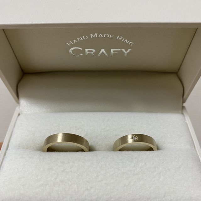 【CRAFY(クラフィ)の口コミ】 デザインや素材など全部自分たちで決めることができました。ダイヤを表面…