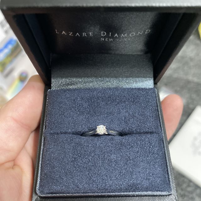 【ラザール ダイヤモンド(LAZARE DIAMOND)の口コミ】 ダイヤモンドの輝きが決め手となりました！
レインボーに輝いており気に入…