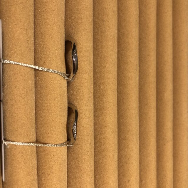 【TRECENTI(トレセンテ)の口コミ】 カットの入った指輪で、非常に綺麗な曲線です。リング自体のカットが非常…