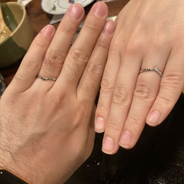 【4℃ BRIDAL(ヨンドシーブライダル)の口コミ】 いくつものデザインを見た中で形がとても気に入り、彼女の反応が非常に良…