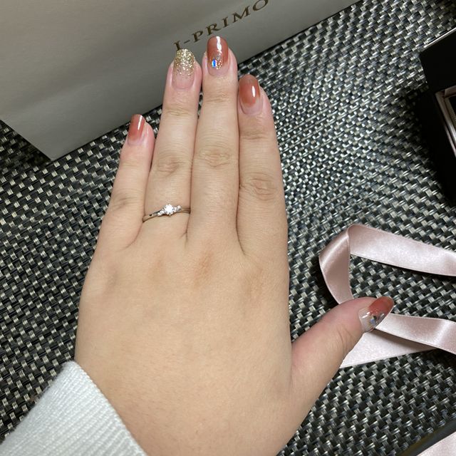 【アイプリモ(I-PRIMO)の口コミ】 曲線のデザイン･小さな石がセンターを挟むように両隣についているものを希…