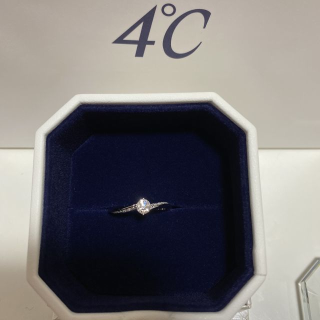 【4℃ BRIDAL(ヨンドシーブライダル)の口コミ】 2箇所で迷っていたのですが、デザインが気に入ったのでこちらに致しました…