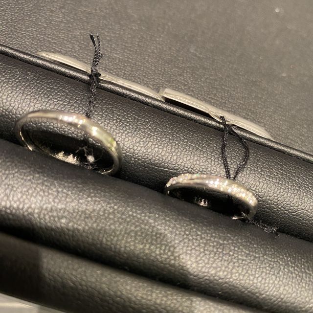 【エクセルコダイヤモンド(EXELCO DIAMOND)の口コミ】 デザインが気に入った。
男性はシンプルなデザインであり、そこが気に入っ…