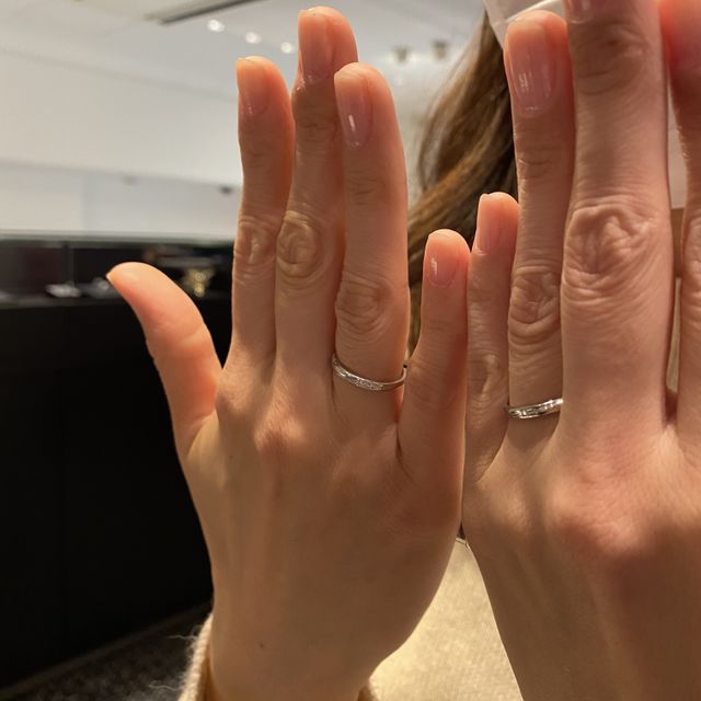 【エクセルコダイヤモンド(EXELCO DIAMOND)の口コミ】 デザインが気に入った。
男性はシンプルなデザインであり、そこが気に入っ…