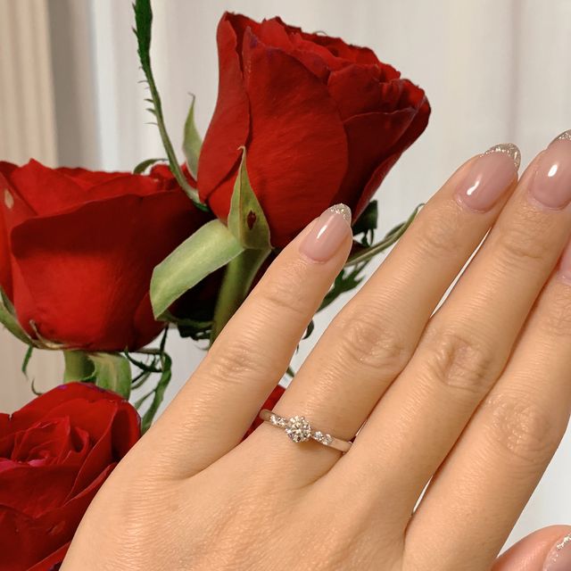 【ラザール ダイヤモンド(LAZARE DIAMOND)の口コミ】 サイトで見ていて一目惚れしました。ウィルと迷いましたが、試着してみて…