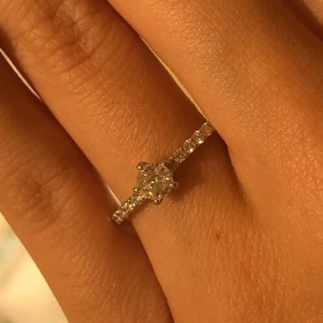 【festaria bijou SOPHIA(フェスタリア ビジュソフィア)の口コミ】 星型に輝くダイヤモンドが特に綺麗で、その輝きを生かしたリングデザイン…