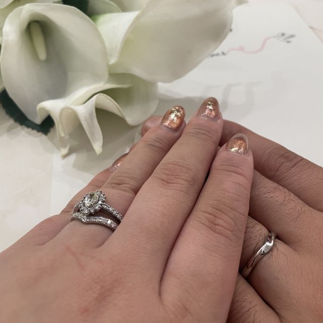【アイプリモ(I-PRIMO)の口コミ】 婚約指輪と重ねづけがしたく、似合うものがＶ字になっているリングをずっ…