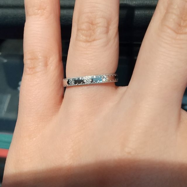 【エクセルコダイヤモンド(EXELCO DIAMOND)の口コミ】 ミル打ちされたデザインがとても素敵でした。
好みでカスタマイズできると…