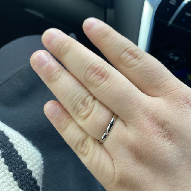 【銀座ダイヤモンドシライシの口コミ】 デザインがとても良く、価格もお手頃だったので購入しました！
小さいダイ…