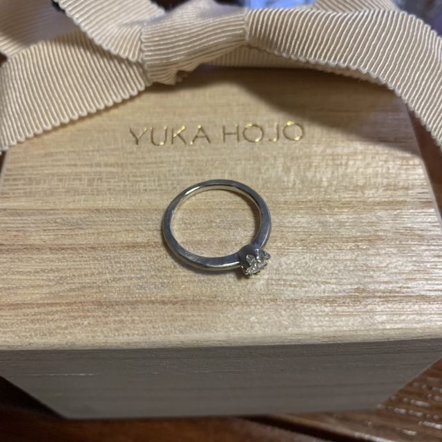 【YUKA HOJO(ユカホウジョウ)の口コミ】 デザインに一目惚れでとてもかわいいです。
爪の部分も他のブランドにはあ…