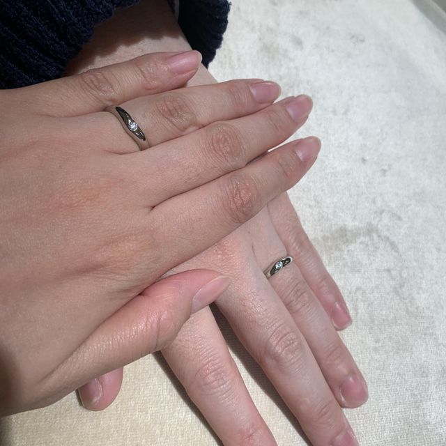 【ブルガリ(BVLGARI)の口コミ】 ブルガリのカーブありのシンプルな指輪です。少し太めですが太さのわりに…