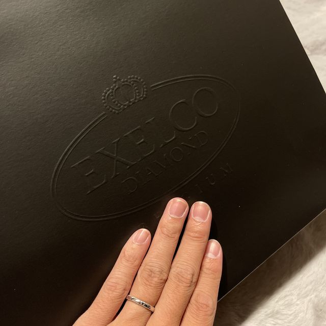 【エクセルコダイヤモンド(EXELCO DIAMOND)の口コミ】 自分自身が地黒なのでそれに負けない位のリングにしようと考えていました…