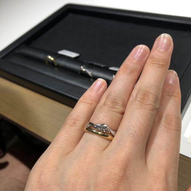 【ラザール ダイヤモンド(LAZARE DIAMOND)の口コミ】 他にはあまりないデザインでとても可愛かったです。どちらかというと、外…