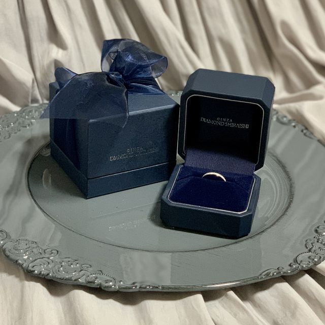 【銀座ダイヤモンドシライシの口コミ】 大きいダイヤモンドが付いた一般的な婚約指輪の形にしたくなかったこと、…