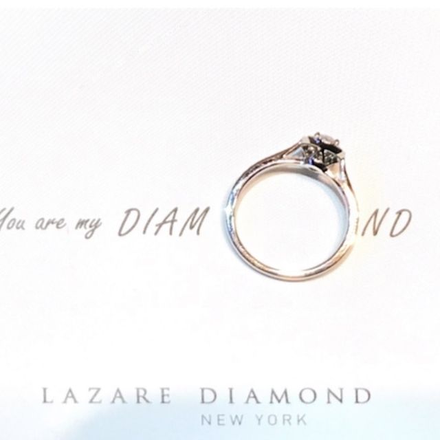 【ラザール ダイヤモンド(LAZARE DIAMOND)の口コミ】 たくさんお気に入りポイントはありますが、
1番は横から見たデザインが素…