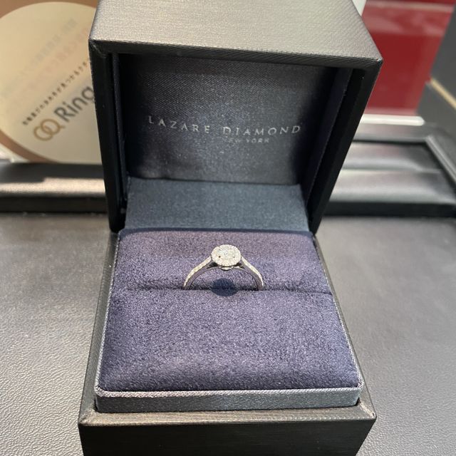 【ラザール ダイヤモンド(LAZARE DIAMOND)の口コミ】 たくさんお気に入りポイントはありますが、
1番は横から見たデザインが素…