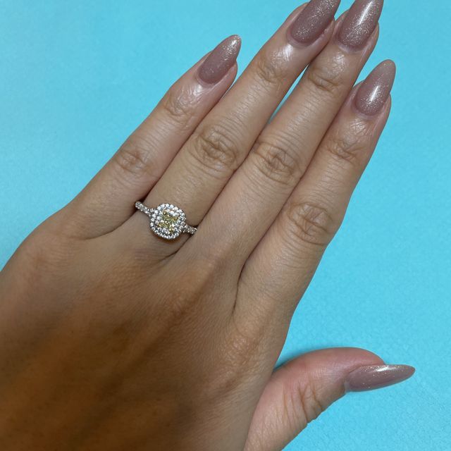 【ティファニー(Tiffany & Co.)の口コミ】 婚約指輪すぎないデザイン、長く愛せるデザインをさがしていました。その…