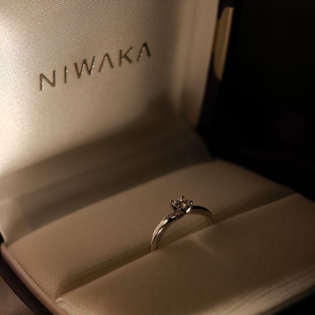 【俄(にわか)の口コミ】 以前よりNIWAKAに憧れがありました。婚約時に彼からNIWAKAのプレッジリン…