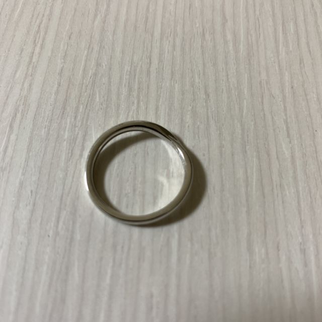 【4℃ BRIDAL(ヨンドシーブライダル)の口コミ】 デザインがシンプルな直線ではなく、ウェーブ形になっている価格がリーズ…