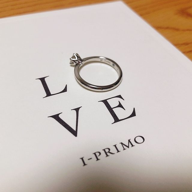 【アイプリモ(I-PRIMO)の口コミ】 シンプルだが、それが、ダイヤの大きさを際立て素敵です。光に当たるとと…