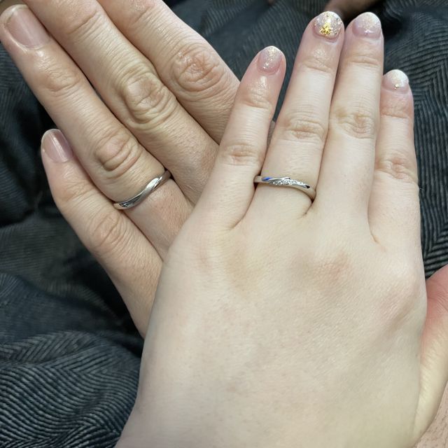 【アイプリモ(I-PRIMO)の口コミ】 ネットで拝見した時から波の様なデザインが気になっていました。お店に来…